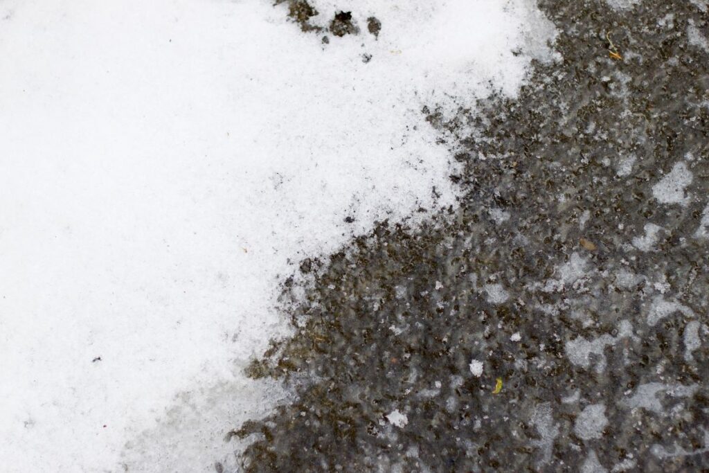 is ice melt safe for lawns